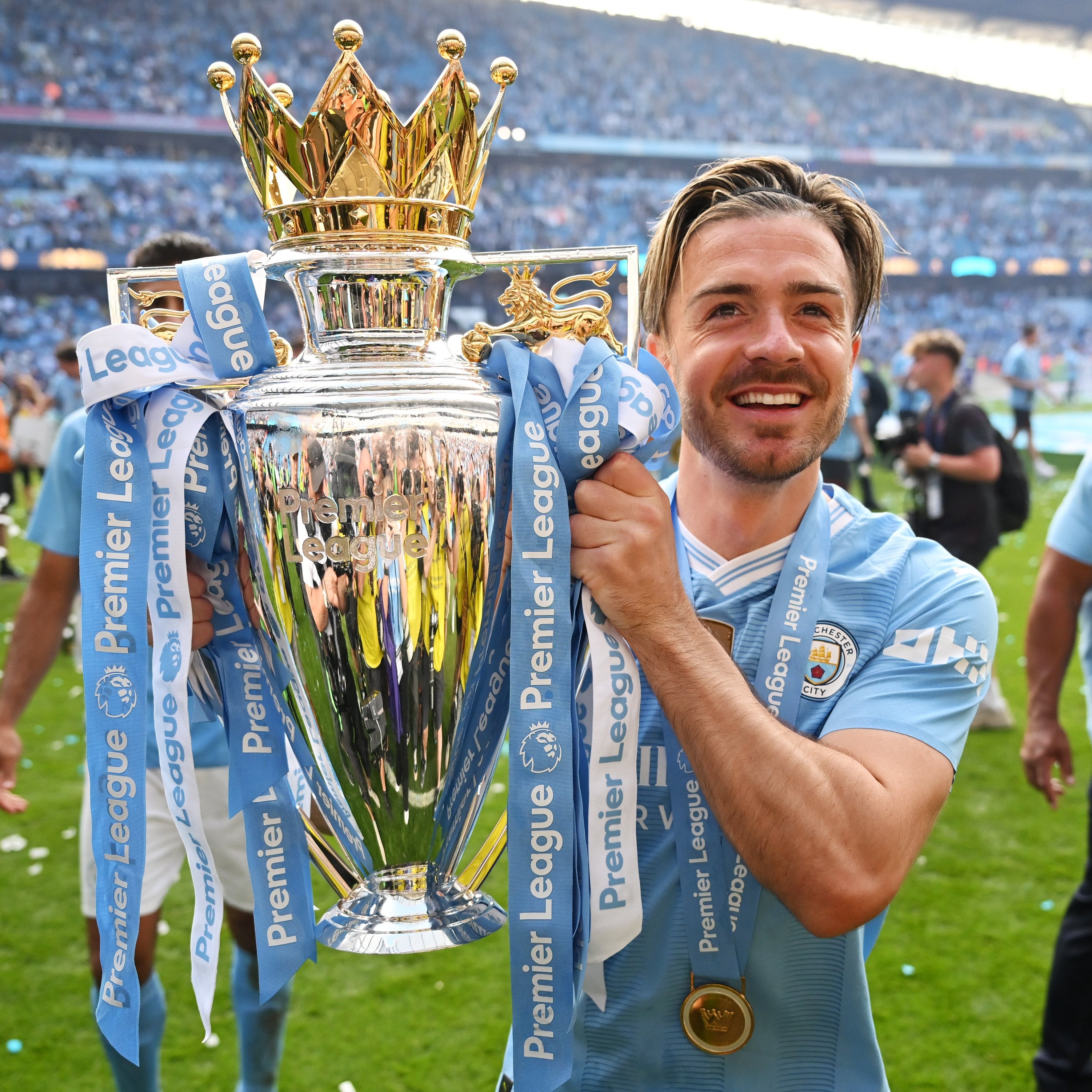 曼城主场击败曼联，斯特林传射助球队夺冠