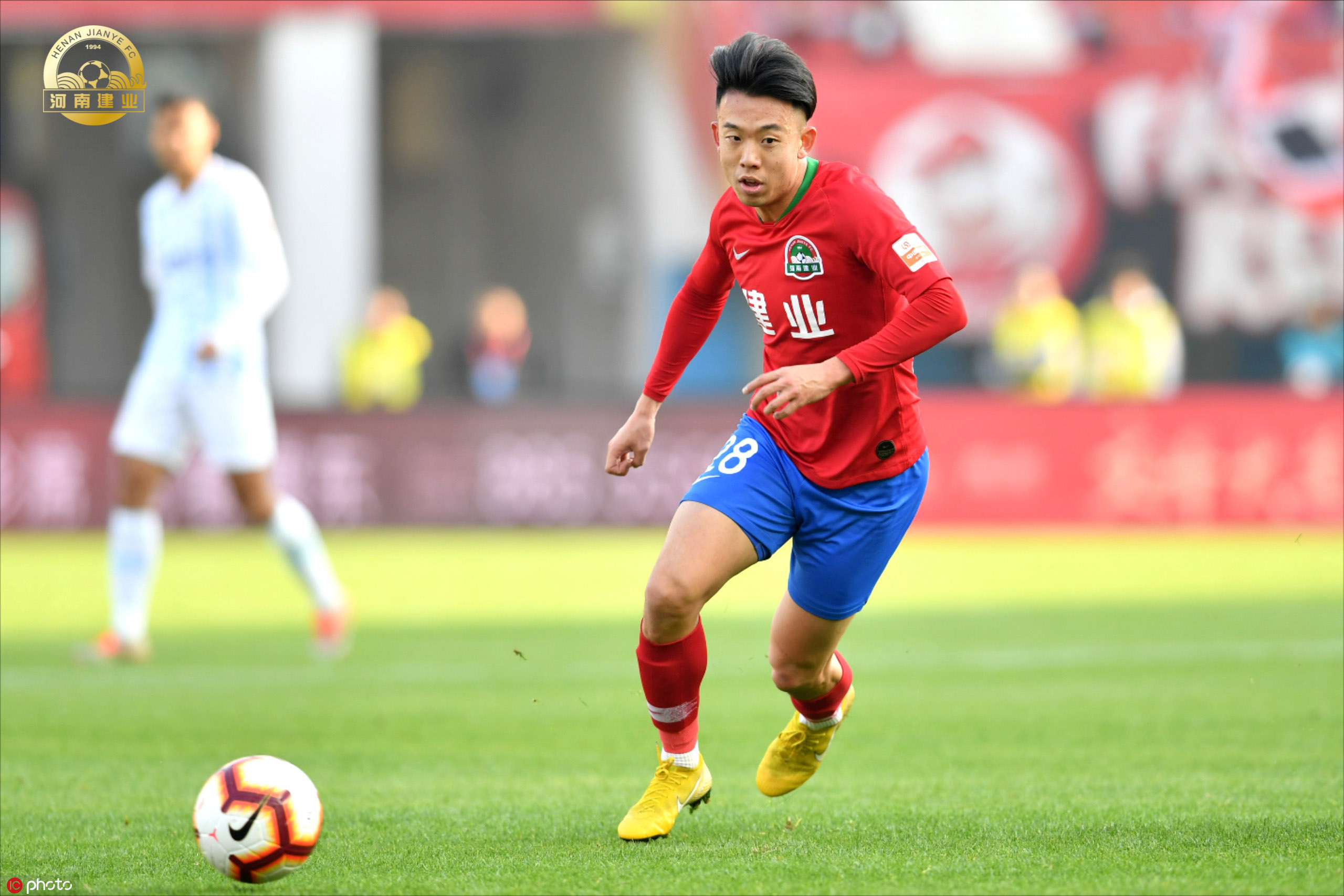 关于上海申鑫主场不敌河南建业,保级形势严峻的信息 关于上海申鑫主场不敌河南建业,保级形势严峻的信息