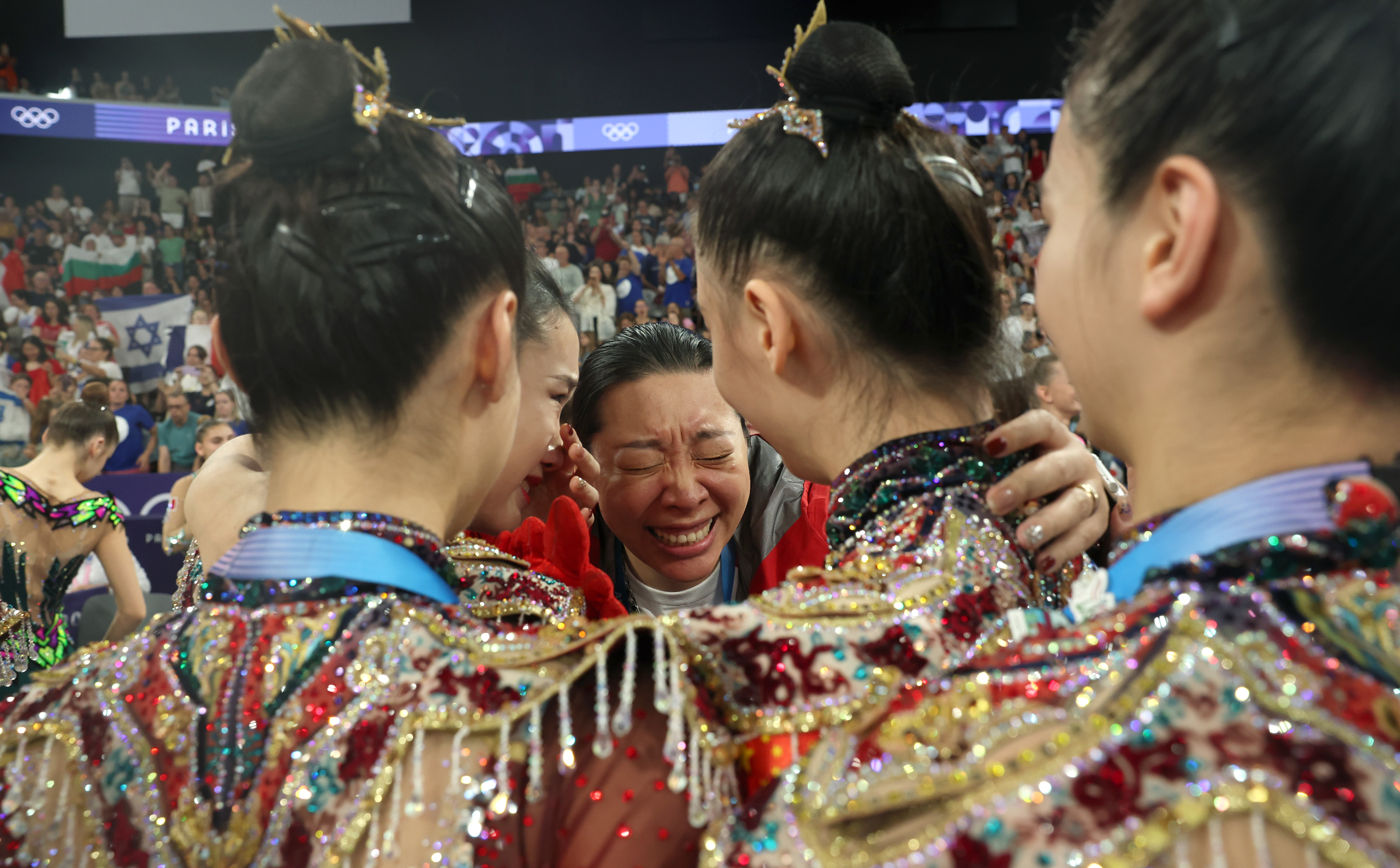 包含体操团体赛夺金，中国队表现出色！的词条
