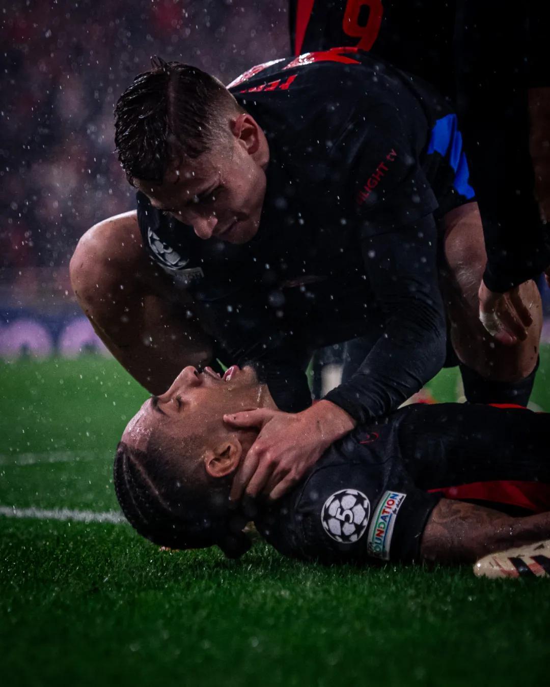 门将连续扑救，助球队零封对手