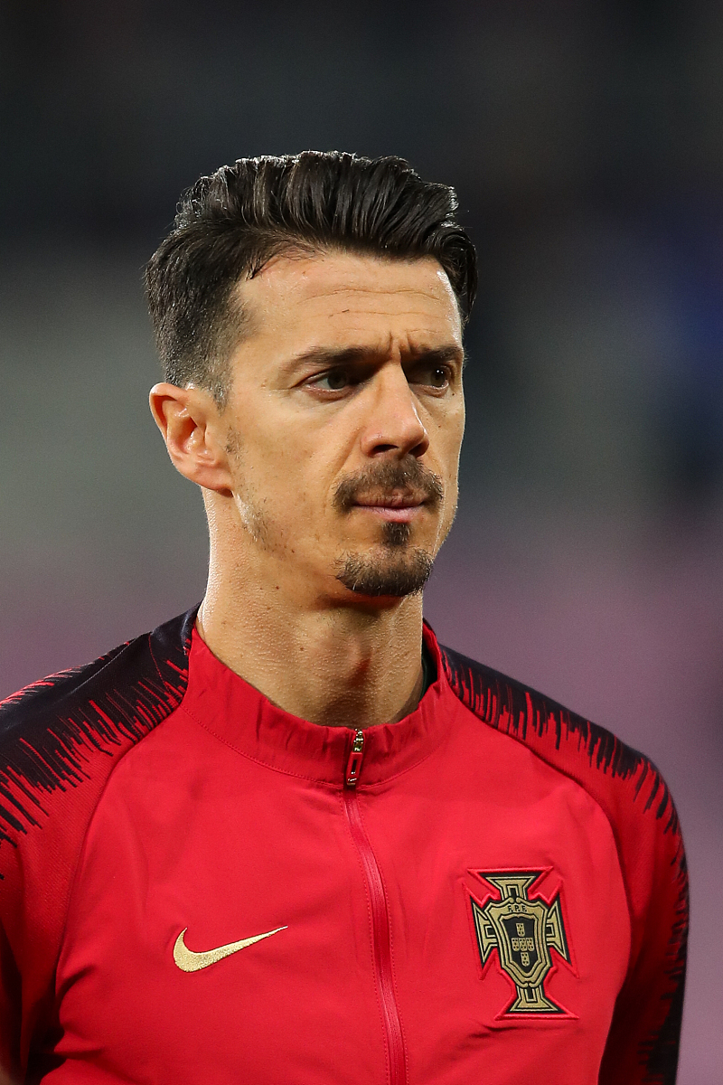 包含葡萄牙球员表现出众,荣膺最佳球员称号的词条 包含葡萄牙球员表现出众,荣膺最佳球员称号的词条