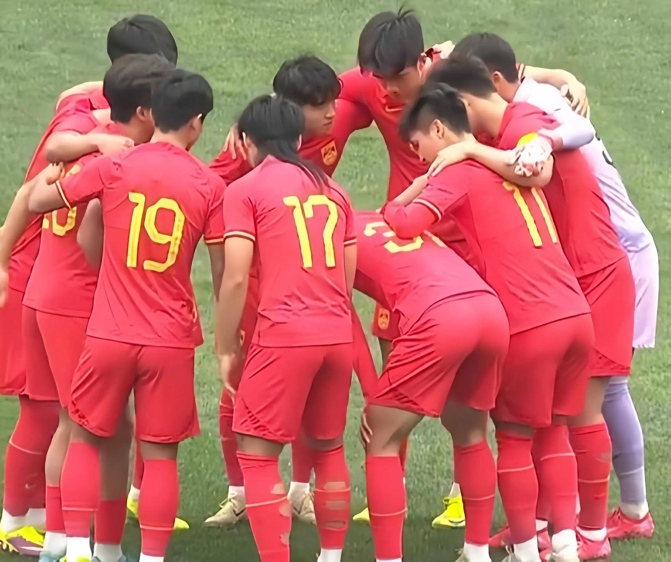 韩国女足队员展现出色射门技巧 韩国女足队员展现出色射门技巧