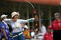 丹麦运动员在射箭比赛中力压群雄