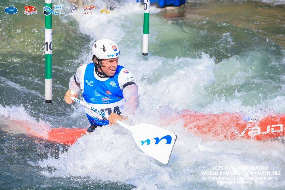 皮划艇项目英国选手勇夺桨领的简单介绍