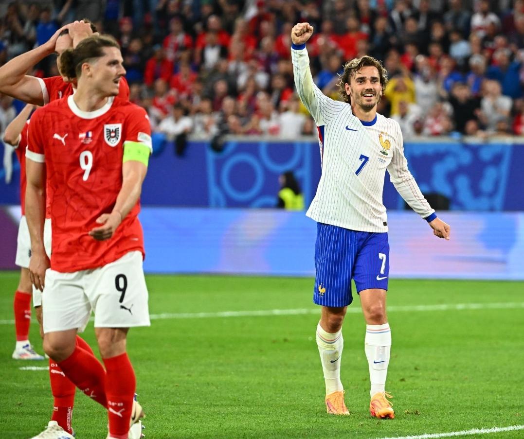 法国队布局瞄准对手,夺取胜利 法国队布局瞄准对手,夺取胜利