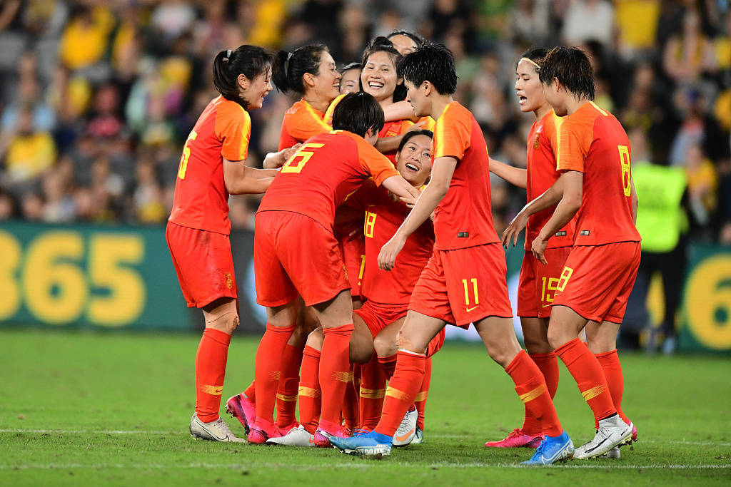 包含中国女足年度盛事拉开帷幕，战局激烈的词条