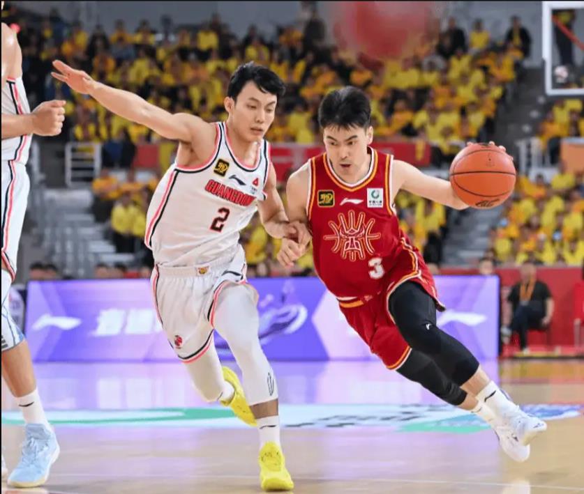 包含东莞队球员全心备战下场比赛，决胜之战即将展开的词条