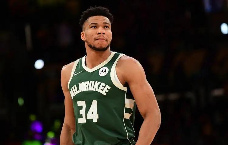 雄鹿队惜败76人，字母哥表现出色