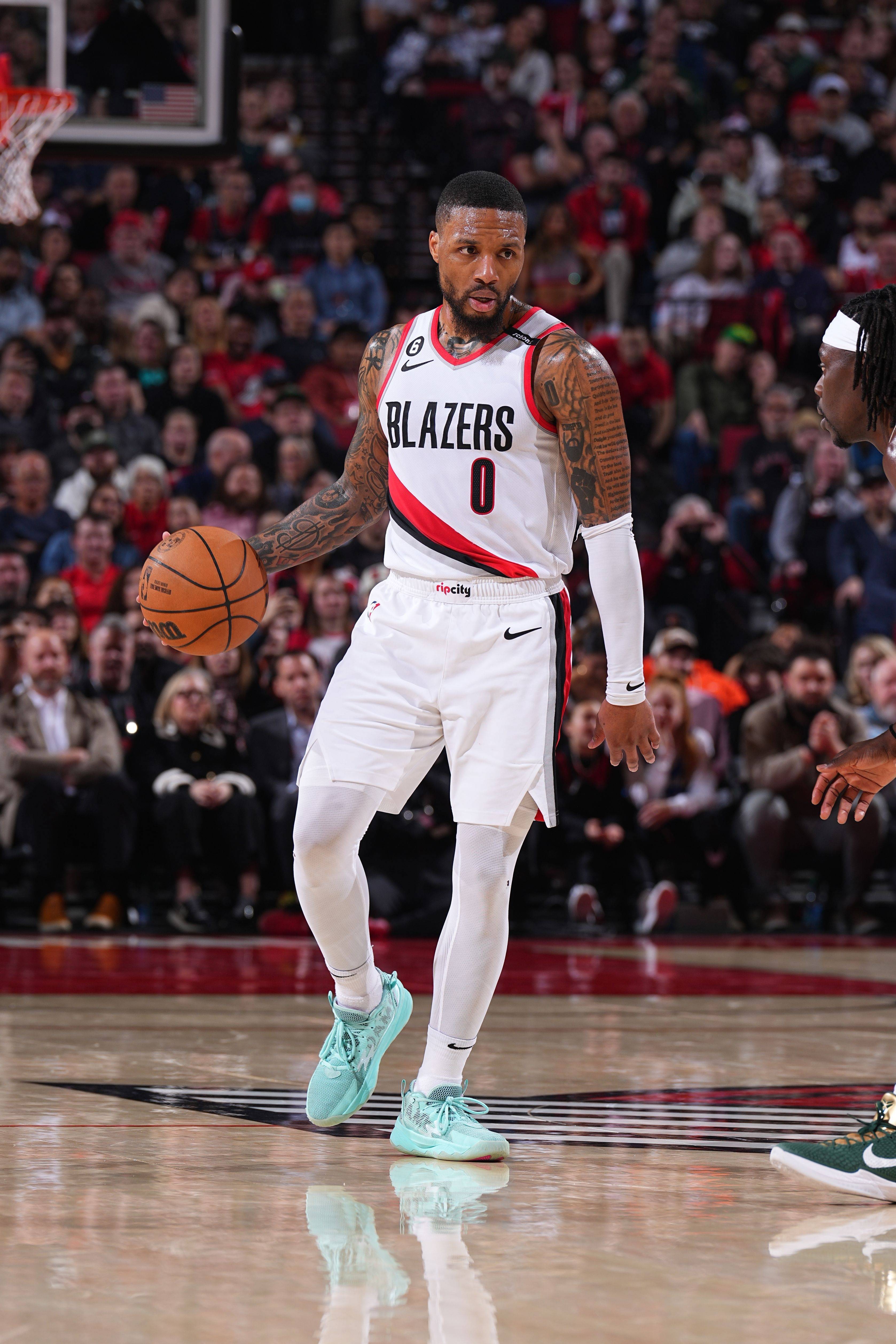 开拓者击败雷霆,利拉德展现超神表现 开拓者击败雷霆,利拉德展现超神表现