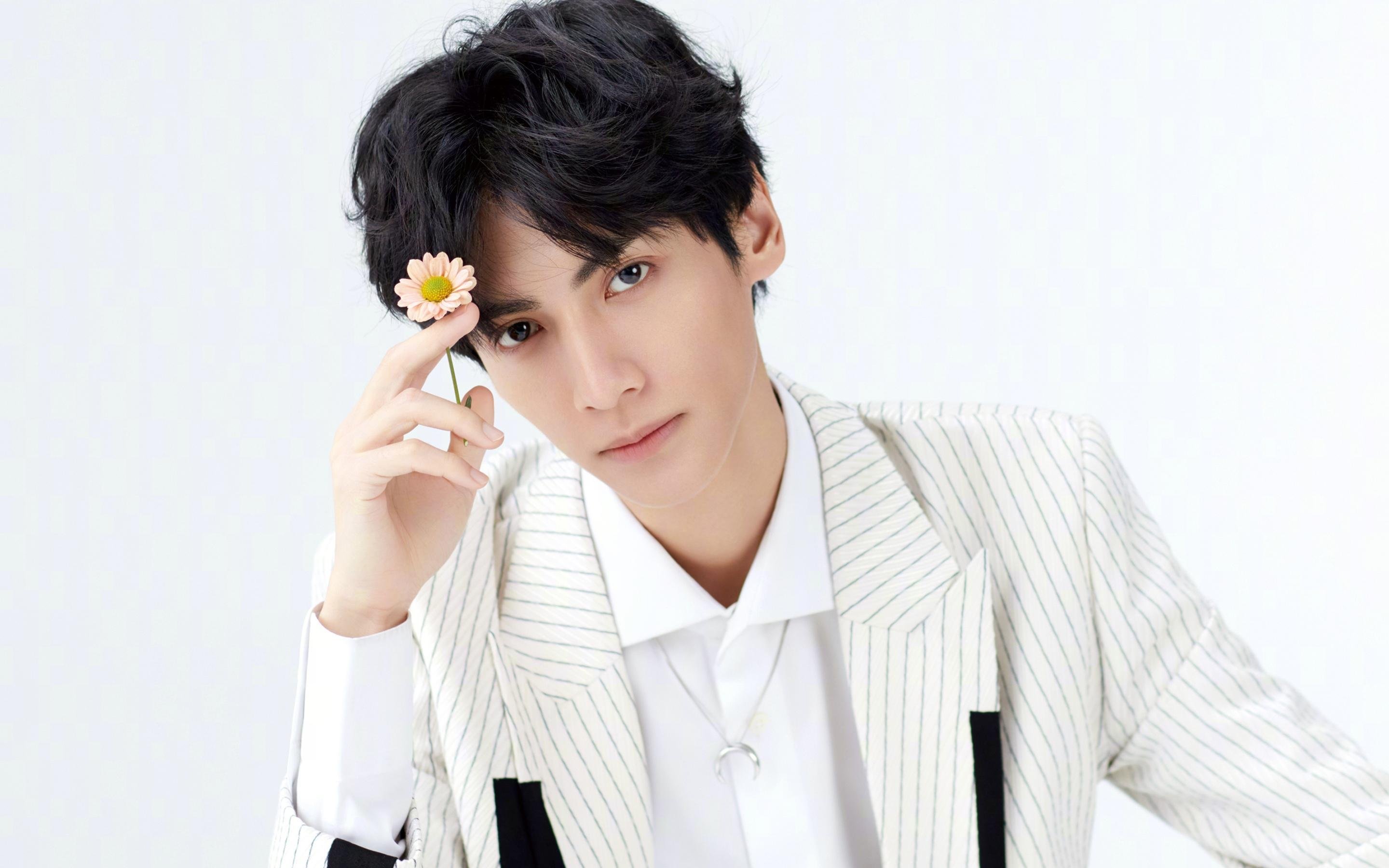 双线激战，F1新赛季揭幕战焦点战引爆速度狂欢，广厦队生死战取胜奇才诠释篮球韧性