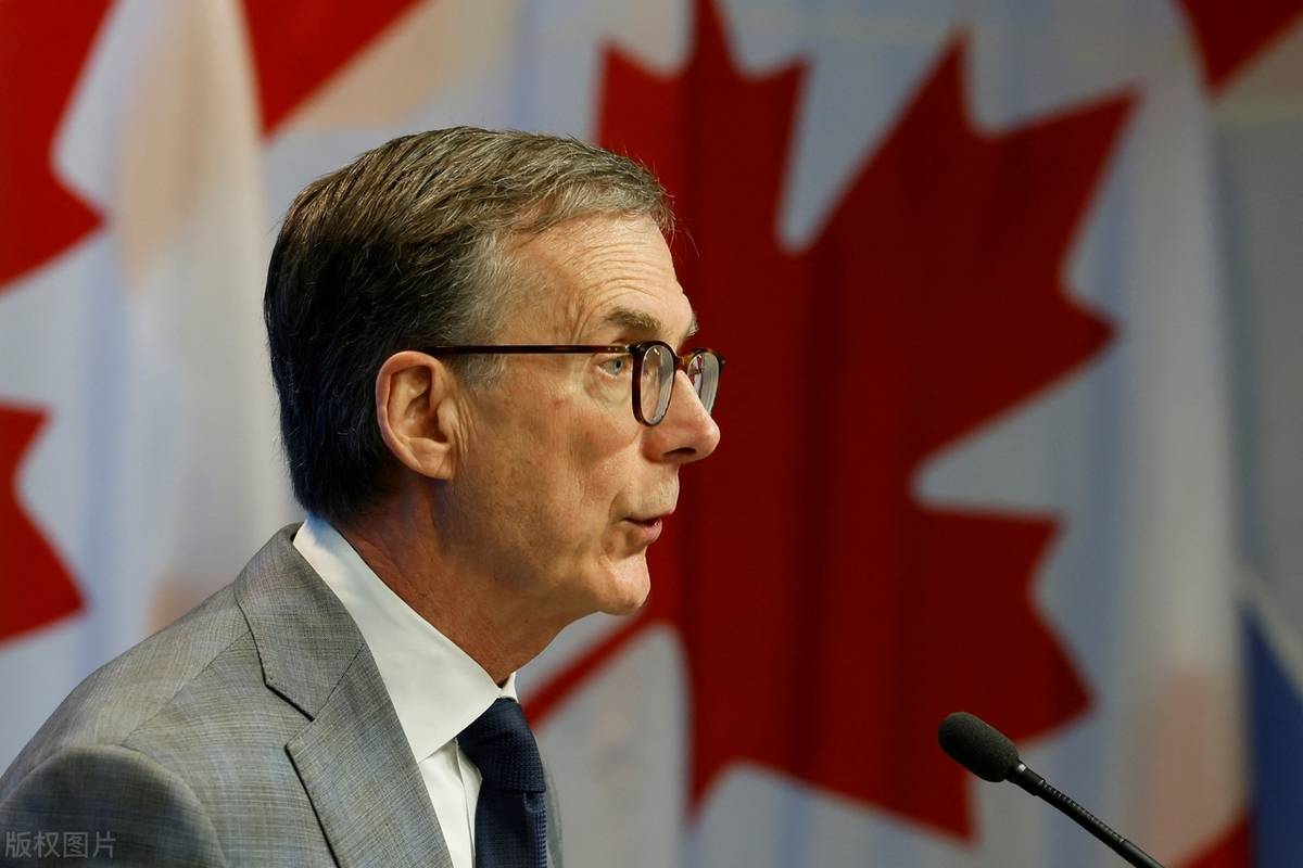 AC米兰对阵美国，黄喜灿成为全场焦点